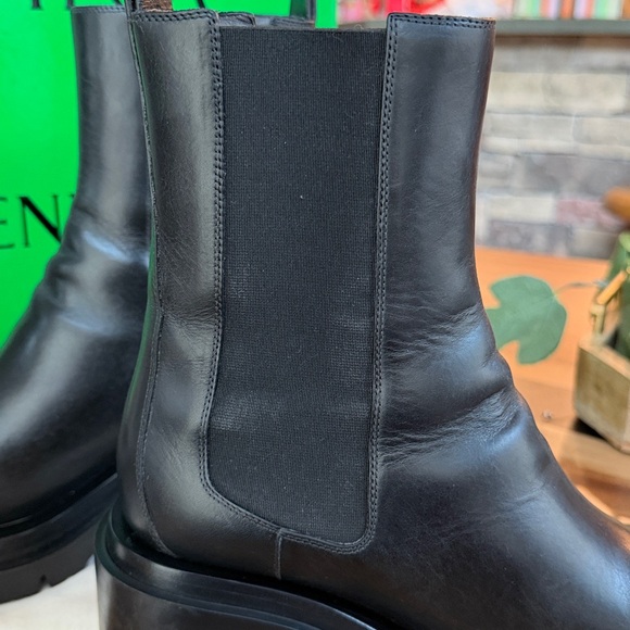 Authentic Bottega Veneta Black Leather Lug Chelsea Boots - Picture 9 of 16